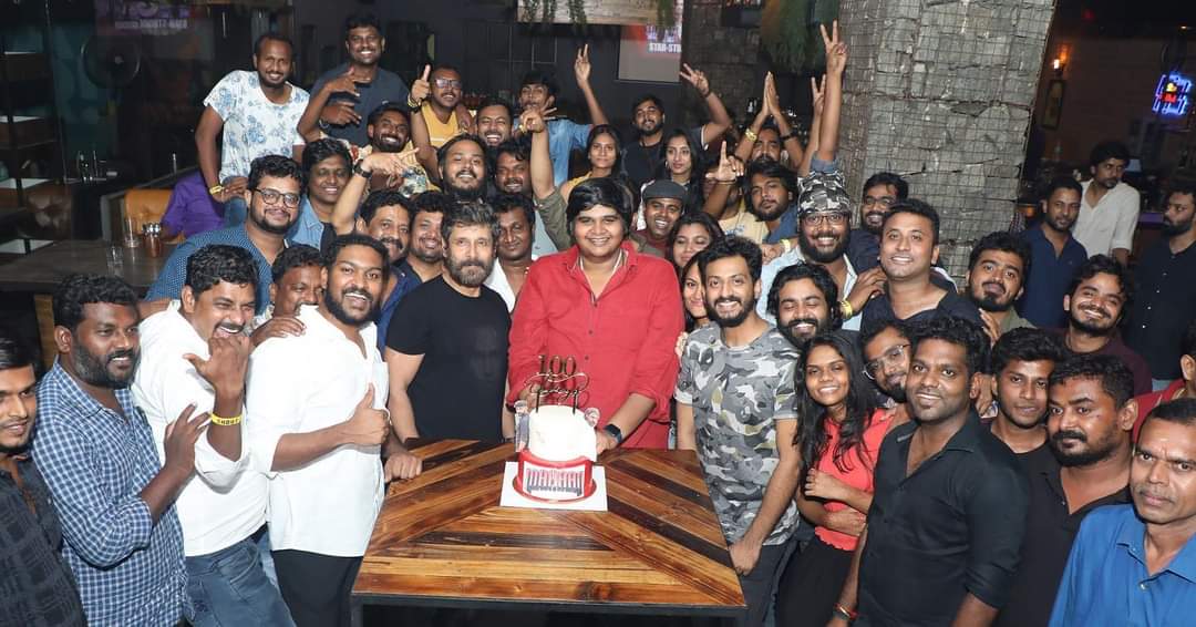 NEVIN__13's tweet photo. #Mahaan's 100th Day Celebration With Our One Only #ChiyaanVikram
CHIYAAN'S TREAT ❤️🤗
#DhruvVikram #100DaysOfMahaan
@karthiksubbaraj ❤️ https://t.co/y4yDKNy3dR