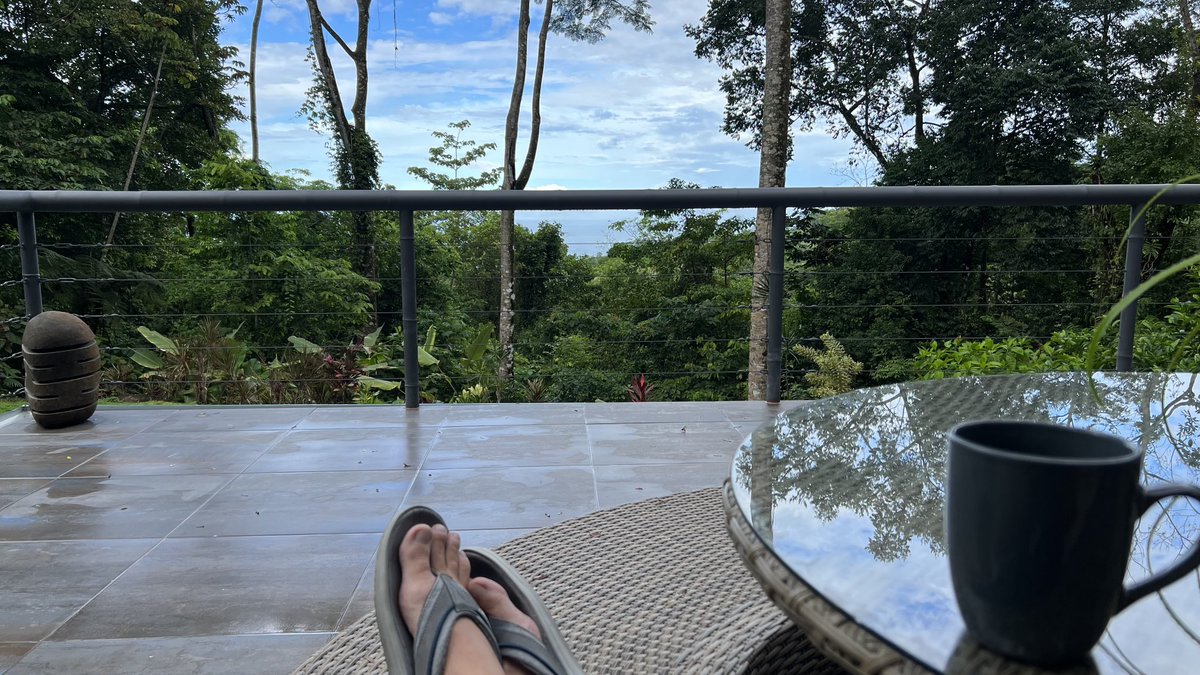 Not a bad start to a Saturday morning. No es un mal comienzo para un sábado por la mañana. #PuraVida #CostaRica