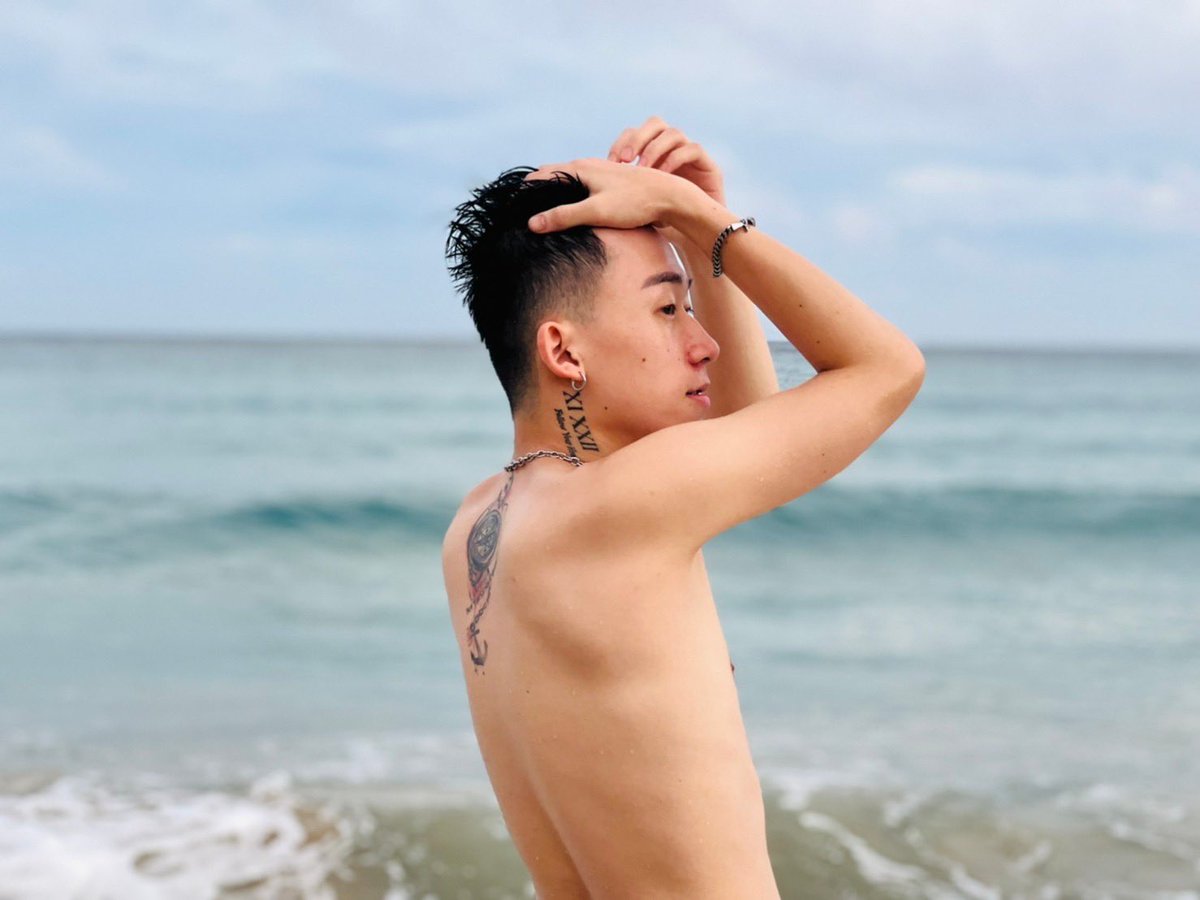 AustinL1314's tweet photo. 好想潛水太久了….
趕快來張美背照😍 https://t.co/5LzIzp8Tyw