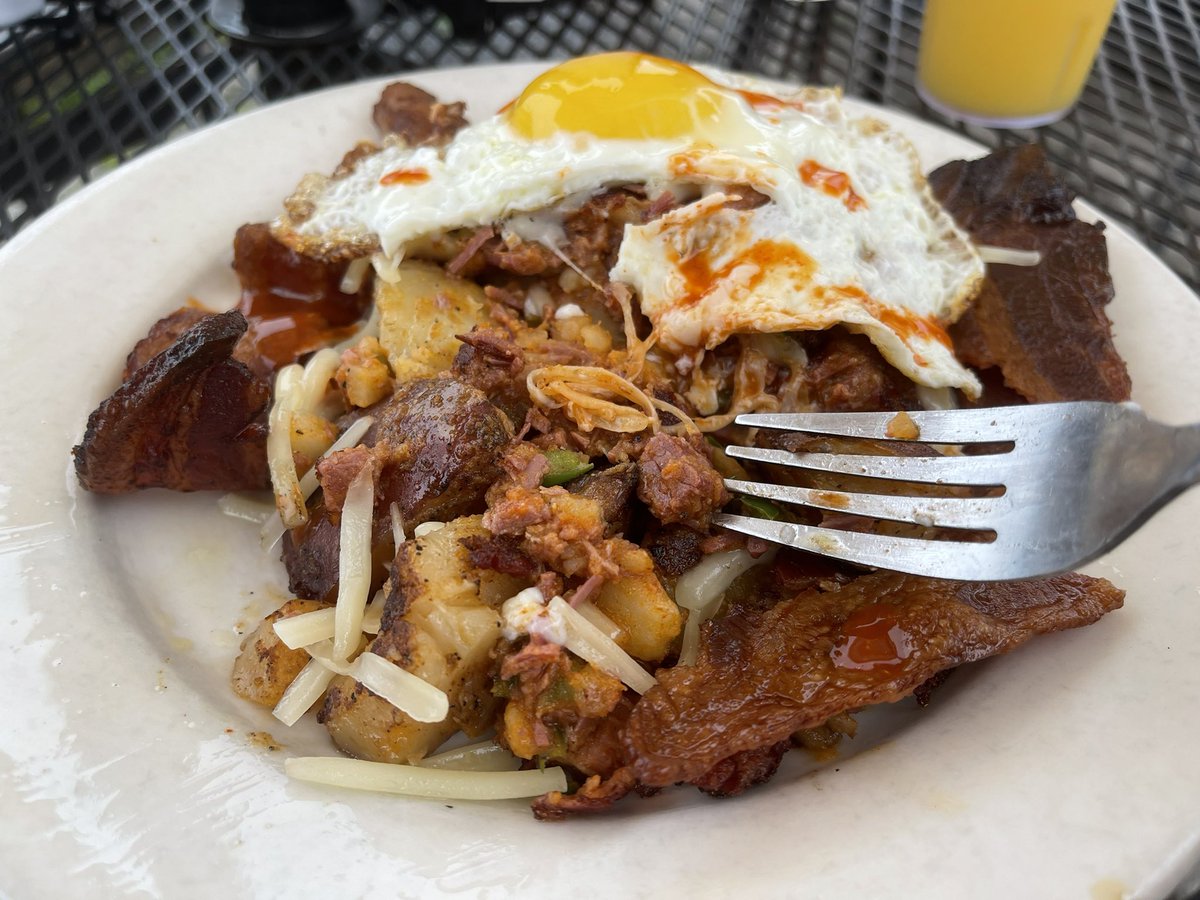 NewworldEric's tweet photo. nice breakfast time https://t.co/xlVl36CocL