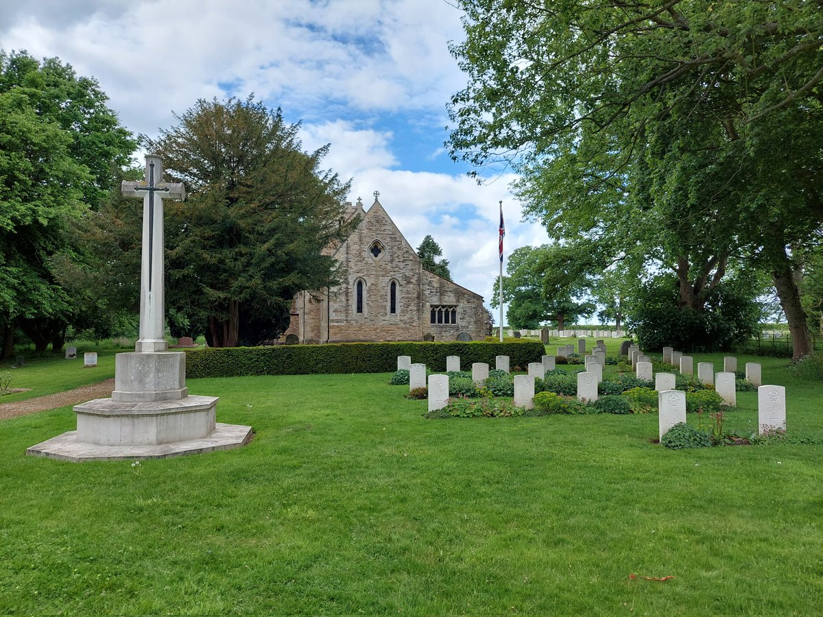 Scampton (St John the Baptist) Churchyard for 1st tour for Commonwealth War Graves Commission @cwgc War Graves Week. Already grabbed 3 passers-by and explained the German graves! Will be here several times again through the summer. #wargravesweek