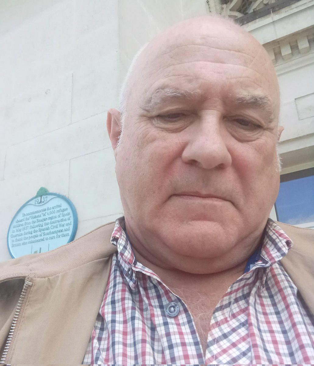 Here I am just now outside the Southampton Central Library and the plaque commemorating the City's support for the Basque child refugees fleeing the horrors of the Spanish Civil war 85 years ago. No Pasaran!