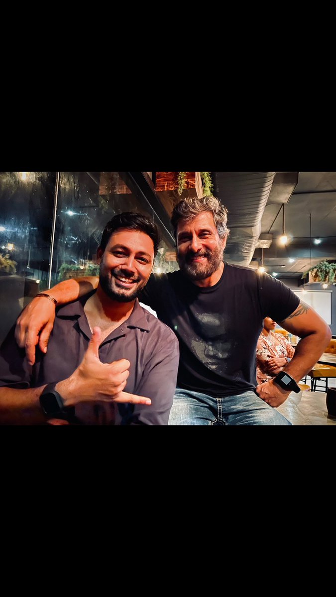 PraveenRaja_Off's tweet photo. With My Fav Man #ChiyaanVikram sir
#100daysofMahaan ❤️ https://t.co/wSb3HjNjCg