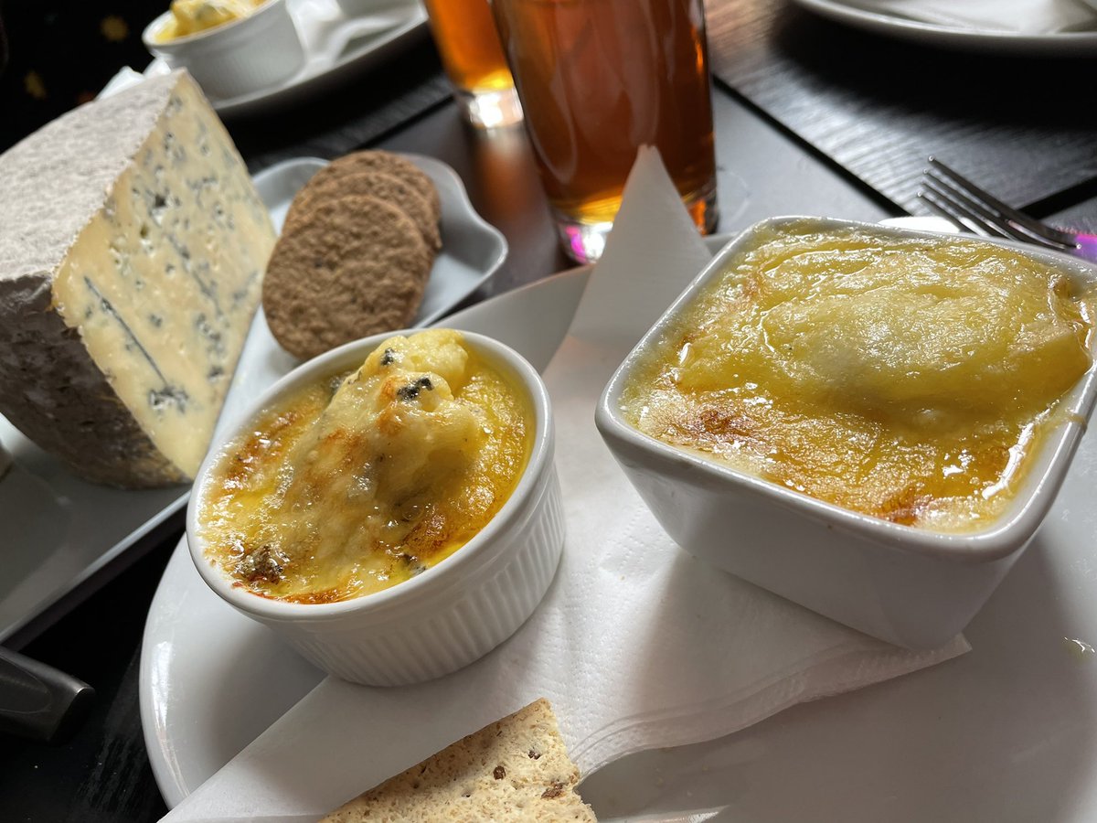 ThirstBeers's tweet photo. @lovecheeselive Cheese 2 ways on my #cheesetour https://t.co/8lnH8Sg391