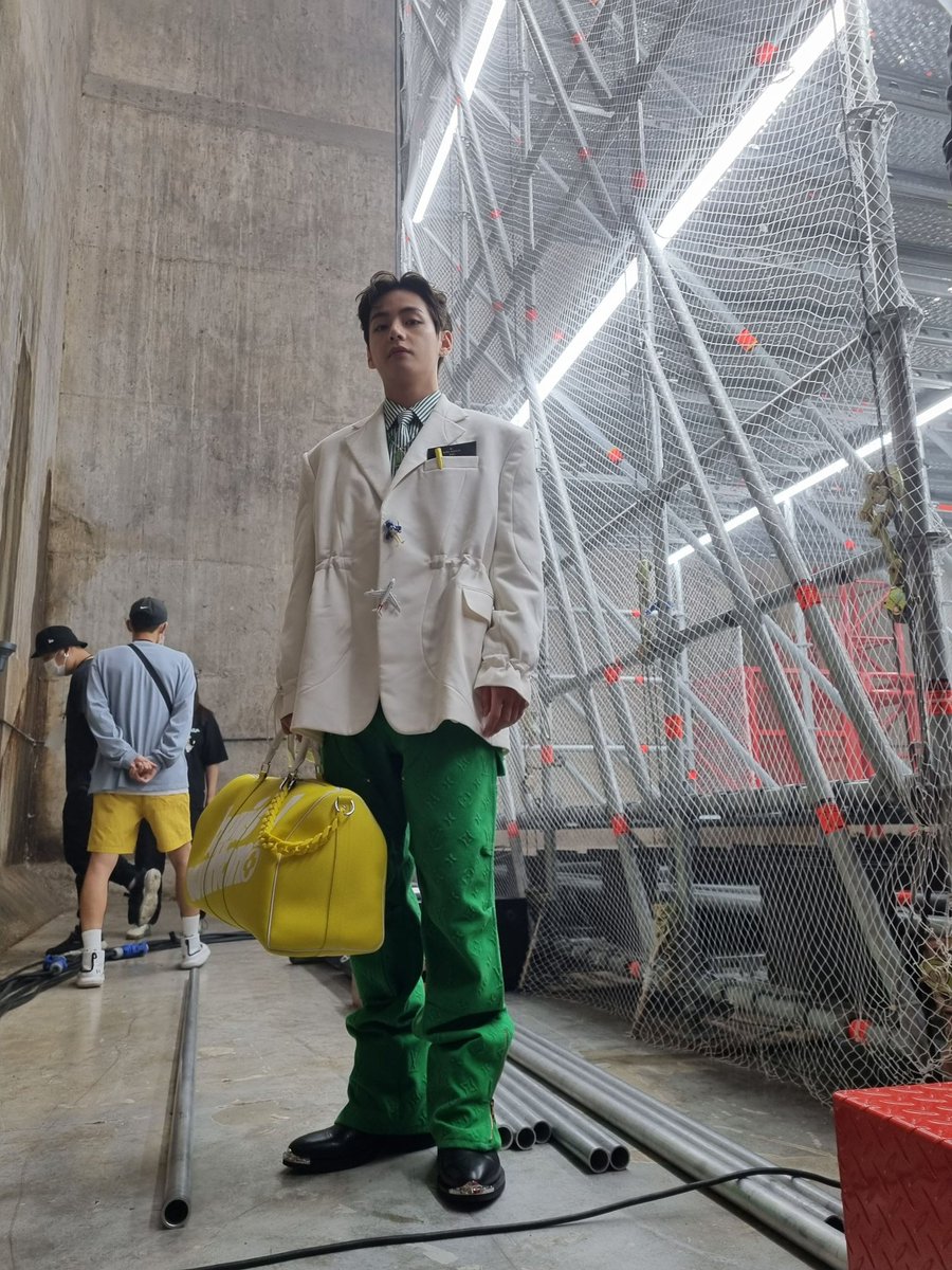 ⠀   
⠀⠀       𝐈𝐧𝐬𝐭𝐚𝐠𝐫𝐚𝐦

📍Los Angeles, USA

 ⠀⠀   𝗵𝗮𝗻𝗯𝘆𝘂𝗹𝘀𝘁𝗮𝗿𝗯𝗼𝘆 : I'm glad to be working with Louis Vuitton 🫶🏻✨

⠀⠀♡ 217,283 likes
 ⠀⠀5381 comments
 ⠀⠀   
 ⠀just now.
 ⠀⠀ ⠀⠀    
 ⠀⠀