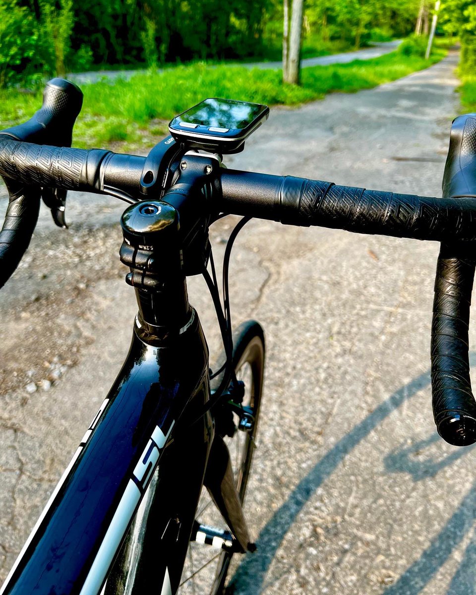 BeisJim's tweet photo. #earlymorningride #earlybirdstuff #handlebarview #meandmybike #mypeace #nothingbutemptyroads #loveyourbike #trekbikes #youcantcatchme #longweekendvibes #beforetherain https://t.co/Q2tce6LMOT