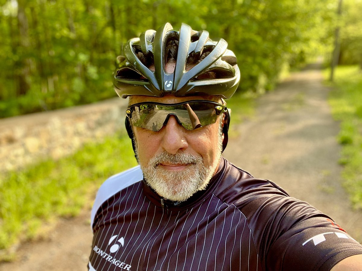 BeisJim's tweet photo. #earlymorningride #earlybirdstuff #handlebarview #meandmybike #mypeace #nothingbutemptyroads #loveyourbike #trekbikes #youcantcatchme #longweekendvibes #beforetherain https://t.co/Q2tce6LMOT
