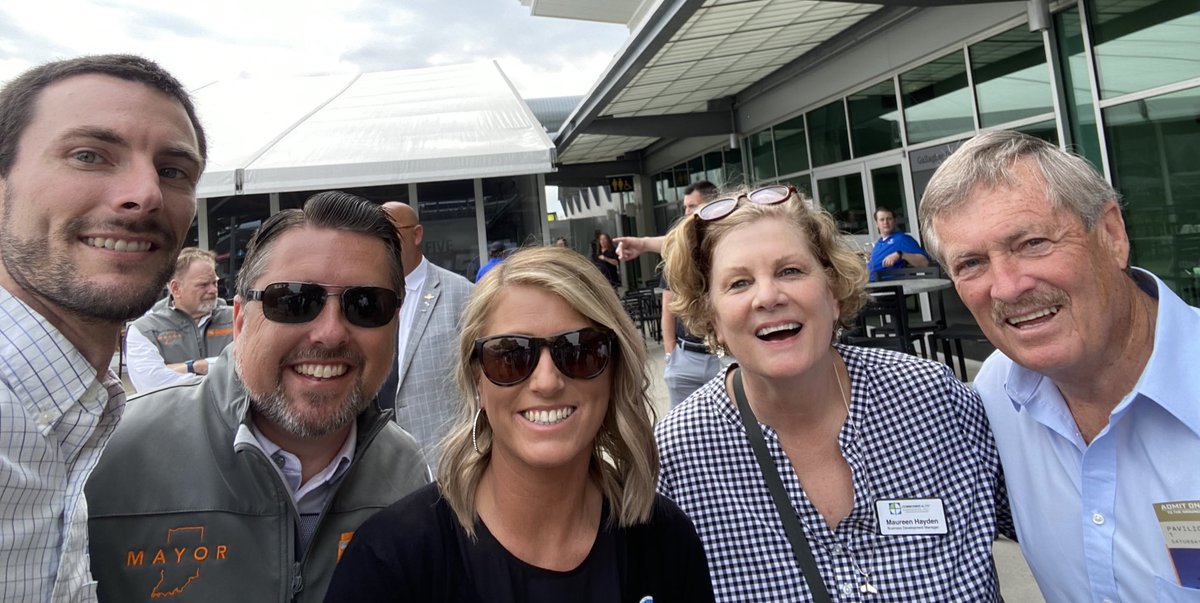 Great morning at @Indy500 Breakfast at the Brickyard with my ⁦<a href="/CommonwealthEng/">Commonwealth Engineers</a>⁩ colleagues and ⁦<a href="/AimIndiana/">Aim</a>⁩ president, Sullivan Mayor ⁦<a href="/ClintLamb1980/">Clint Lamb</a>⁩, and his fabulous wife, Jamie. Mayors are the unsung heroes of Indiana!