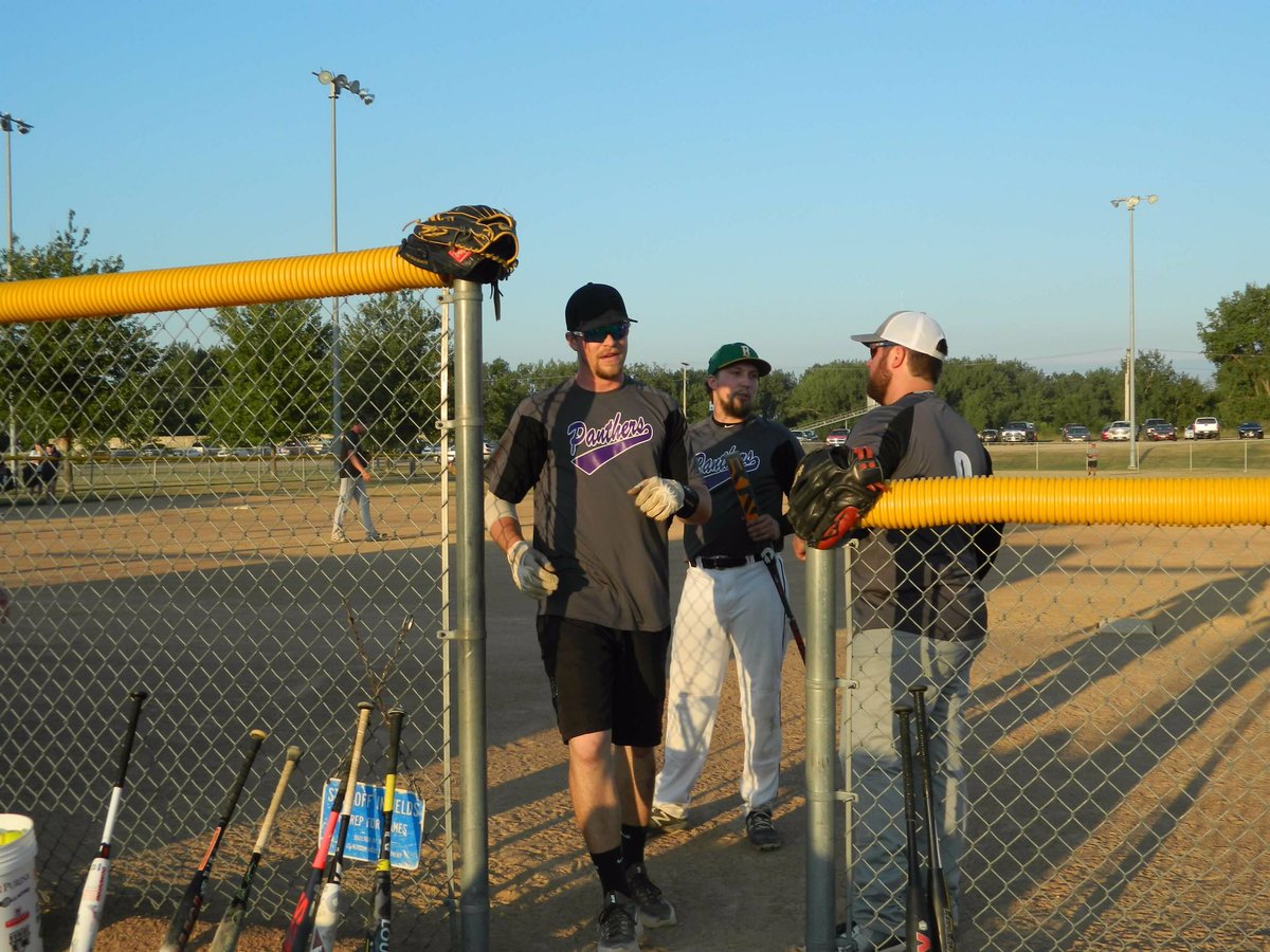 KernelsSoftball's tweet photo. Congratulations to @willycole69 on his retirement from the Panthers. In his 3 seasons he played in 21 games, had 63 hits, 11 doubles, 1 triple, &amp; 19 Home Runs. He scored 62 runs, 66 RBI, owns a career 0.750 batting average &amp; a WAR of 12. Thank you Dan!
#PitterPatterLetsGetAtter https://t.co/OTV1UxqG1d