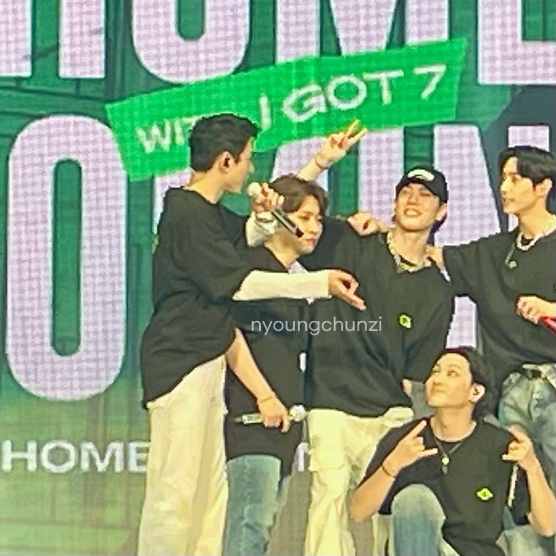 hazelnuted's tweet image. "if we do this sign, we'll be a part of gen z" - got7 jinyoung,2022