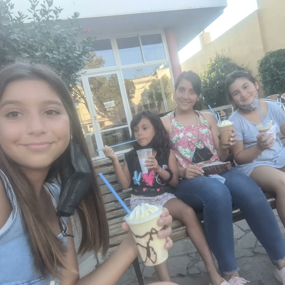 YGattiGarbuglia's tweet photo. Feliz Cumpleaños mi bella Pauli!!! 

Que cada uno de los deseos que pidas se cumplan y que toda la felicidad del mundo invada tu corazón. 

Sos una personita muy especial para mí ❣️
Te Quiero Mucho mi linda ahijadita ❤️ https://t.co/6l7XONA06W