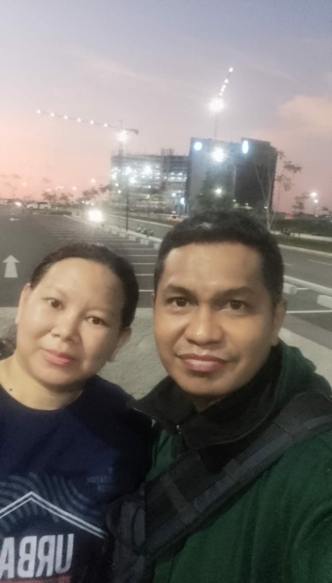 Keberhasilan Anda karena seorang yg ada di samping Anda. 
#BeHappyForever