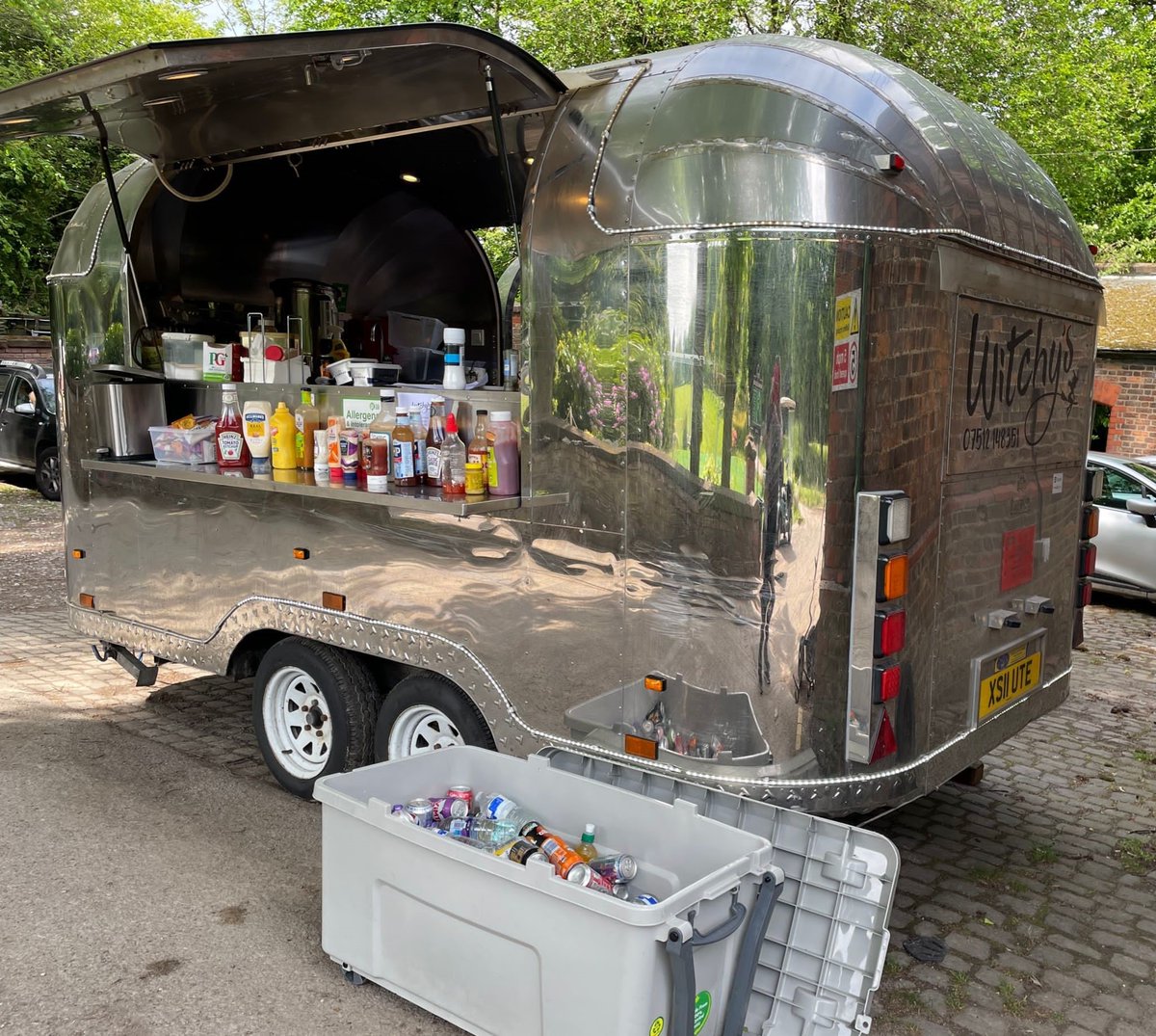 Walton_Gardens's tweet image. This week we’re welcoming Witchy’s to Walton – our new catering offer is located next to the Walton Hall Golf Course clubhouse. 🍔☕

Witchy’s serves a mouth-watering range of breakfast sandwiches, lunch time specials and refreshing hot and cold drinks. 
orlo.uk/RMFmR