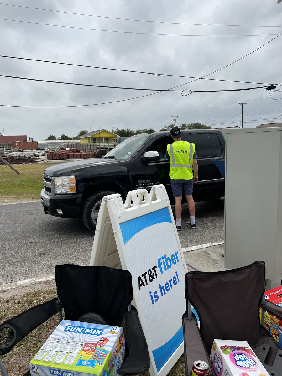 kirsten_peavey's tweet image. Prime Rockport helped the Holiday Beach neighborhood get hooked up with super fast fiber!! 🌐💨🏝#ATTfiber #fastfriendlyservice #STXfiberflex #WinAsOne #PrimeTime @FEL_liannalove @SoilaLomelin @AkbarPRIME1 @STXSpeedsetters
