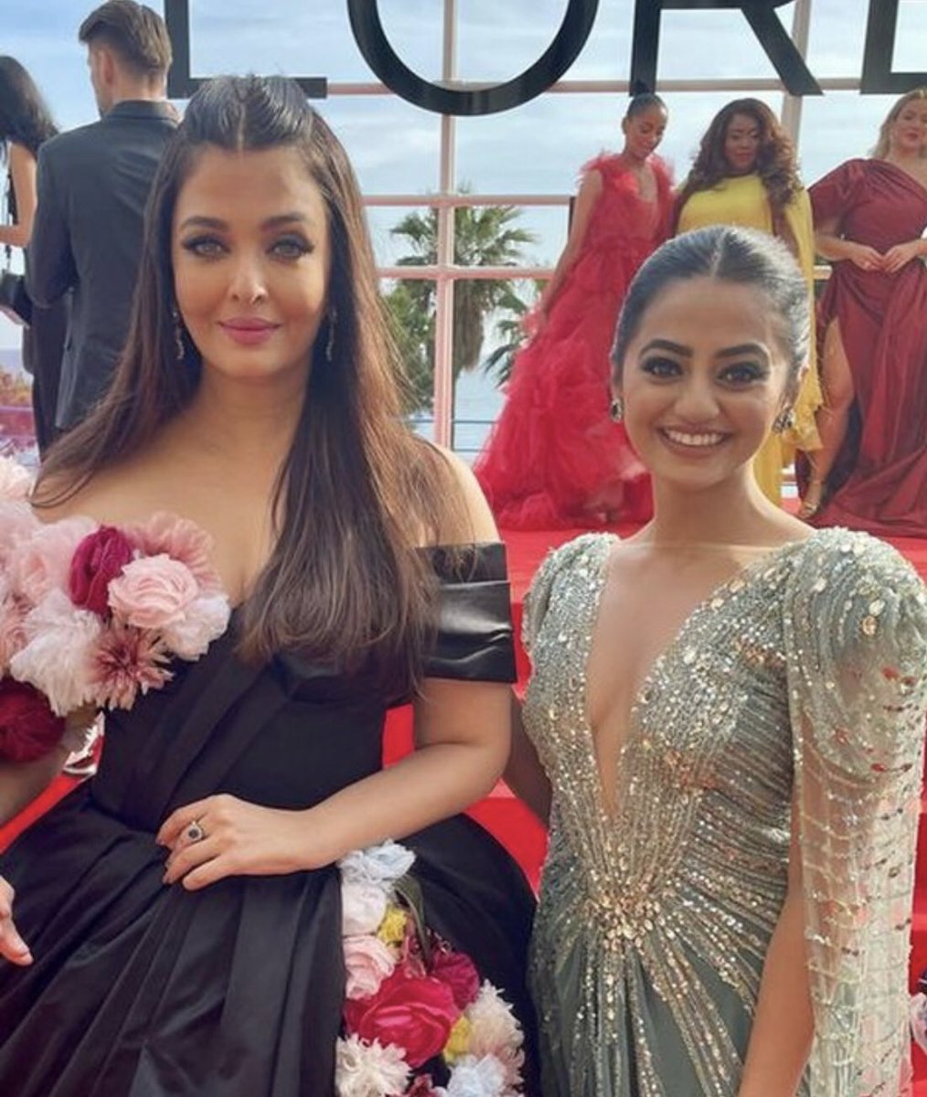 AashishVashist7's tweet photo. Helly Shah sets the Cannes Film Festival Red Carpet on fire 🔥, fan girl moment with Aishwarya 😍♥️.
#Cannes2022 #AishwaryaRaiBachchan #HellyShah #HellyShahAtCannes2022 #HellShah #LOrealParisTH
@hellyshahcults @hellyshahJA @OfficialHelly7 @HellyLuv ♥️ https://t.co/MAf5HoyRgD