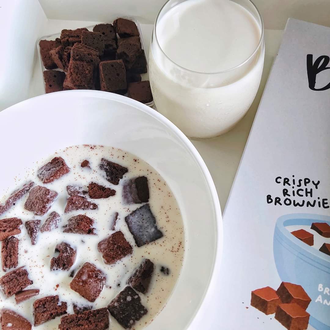 TieowA's tweet photo. อันนี้อร่อยมากก แสงออกปากสุด น้องคือ Browinie Cereal บราวนี่ซีเรียลช็อคโกแลตแท้เข้มข้น ได้กินแล้วคือลืมบราวนี่ปกติไปเลย ใครชอบช็อคโกแลตแท้ๆ ห้ามพลาดบอกเลย
💸 : 189 บ. ( 250 g)
📌 Shopee : https://t.co/k5StXcrA0r
#บราวนี่ #บราวนี่ซีเรียล #Brownie #มิสดรีม #Msdream #ของดีบอกต่อ https://t.co/KG1ErnV2xX