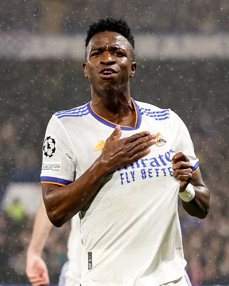 ReinoMadridista's tweet photo. Lleva siendo tentado por el PSG desde los 18 años y siempre se ha negado a escuchar ofertas por seguir vistiendo la camiseta del Real Madrid. Yo me quedo con la lealtad de Vini. https://t.co/eFalbYelgi