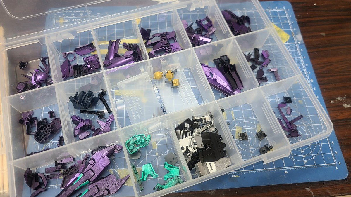 gundam_oj's tweet photo. No.2205_005
No.2205_007
本体の塗装完了
装甲は時間がなかったので延期。

今回は初号機カラーをベースに第13号機になる予定です。
サイコフレームが明日届くので全裸待機。 https://t.co/AmYwfNuB5g