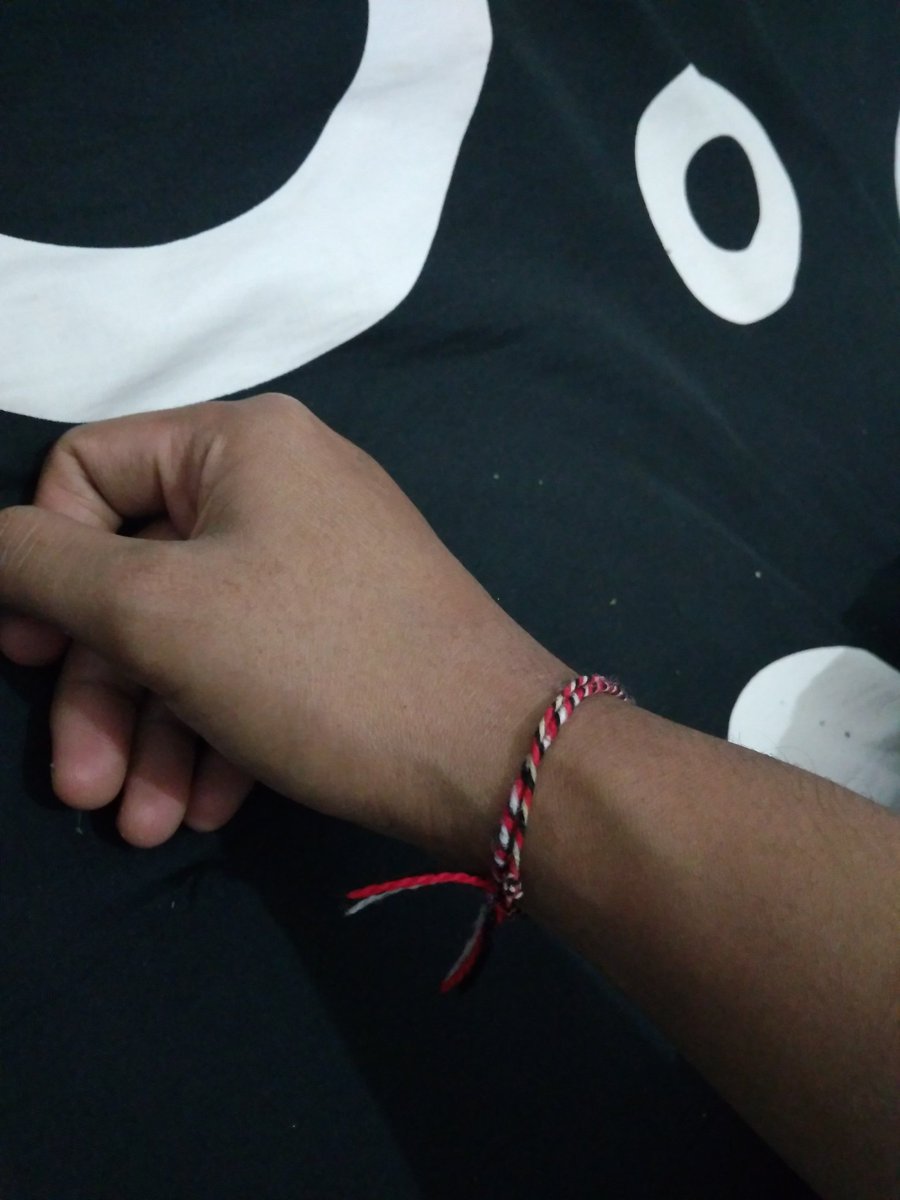 miithaaazz_'s tweet photo. Yg enakkk pake gelang tridatu aja... ✨!!! **
#Gelang
#Tridatu
#Hindu
#BALI https://t.co/aAUWiMcdpd