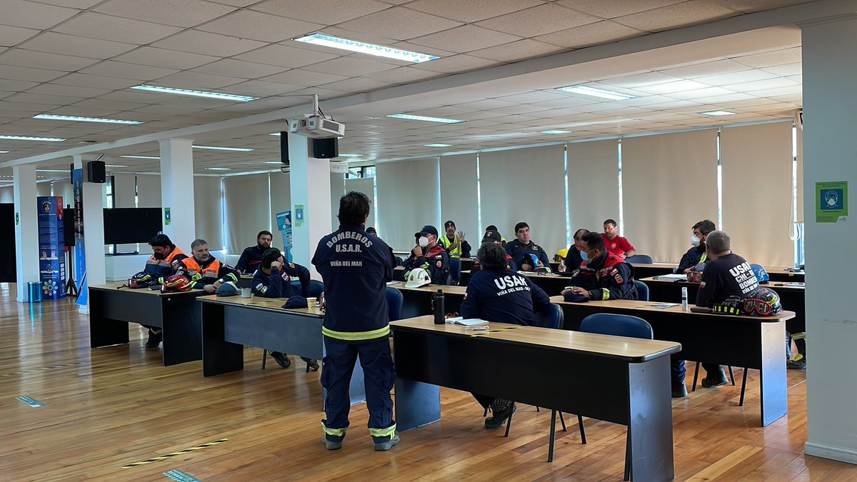 SNOBomberos's tweet image. #IRNAP contando con Líderes de grupos USAR en proceso de Reacreditación de @bomberosvina @CB_LaSerena @cbsantiago @CBN_cl los Mentores, Líderes de Acreditación y Comité IRNAP se llevan reuniones de planificación  durante el último ejercicio preparatorio a la certificación IRNAP.
