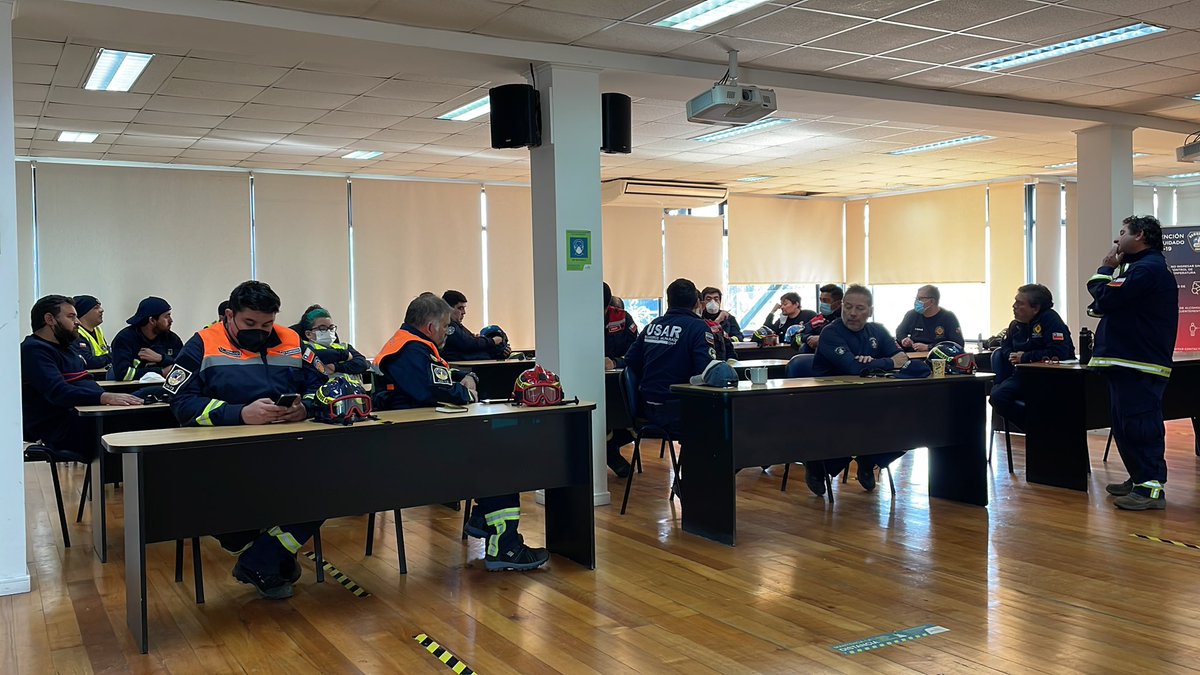 SNOBomberos's tweet image. #IRNAP contando con Líderes de grupos USAR en proceso de Reacreditación de @bomberosvina @CB_LaSerena @cbsantiago @CBN_cl los Mentores, Líderes de Acreditación y Comité IRNAP se llevan reuniones de planificación  durante el último ejercicio preparatorio a la certificación IRNAP.