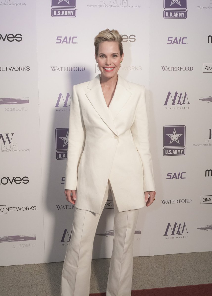 hmk526's tweet photo. I was able to get some great shots of @mslesliebibb this past week at the @NYMoves
#recarpet #lesliebipp #photography #PHOTOS @AMCNetworksLA #powerwomen #USArmy https://t.co/tgJbpRjHyw