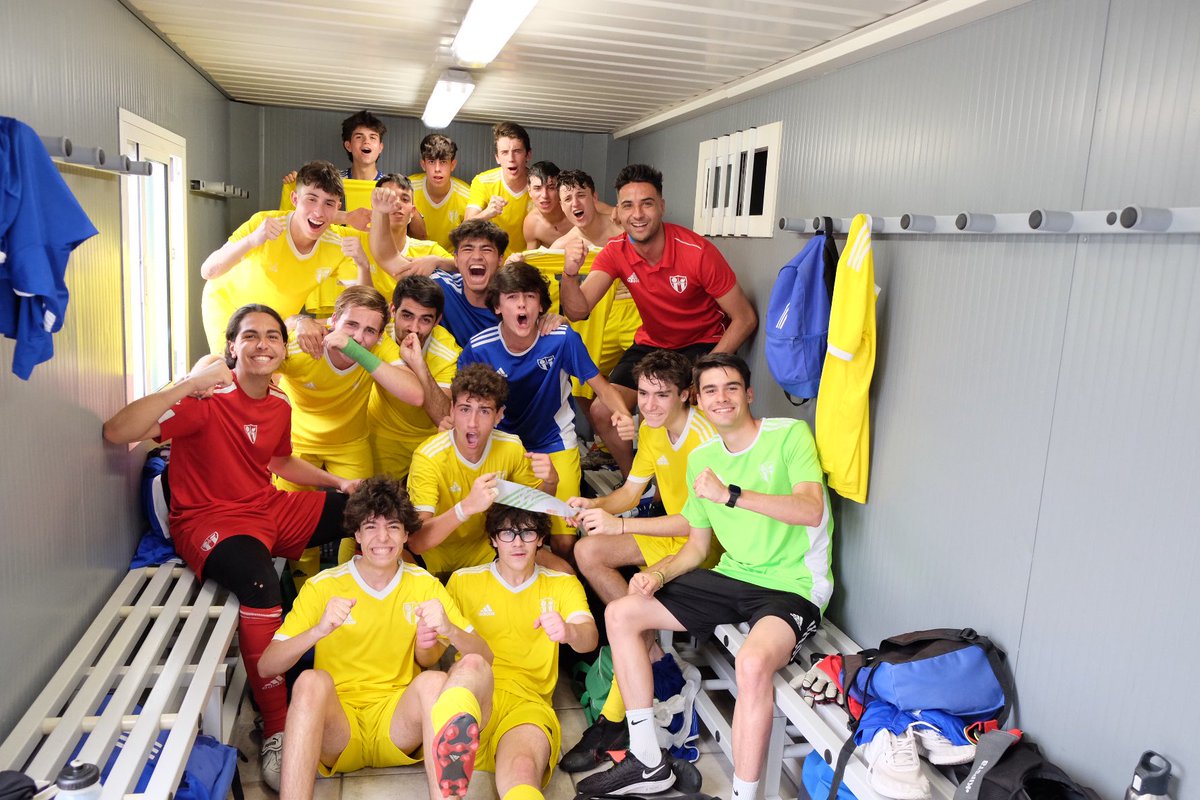 ogermano's tweet photo. Partido de Titanes hoy!!! Muy serios e intensos hoy. Debimos ganar 1-4, pero a los chicos les gusta que los padres suframos!! 🤣🤣

Trivema 1-2 Juvenil B 

💚🖤 

@perisocfoficial 
#VamosPeriso https://t.co/7OfsC0VRai