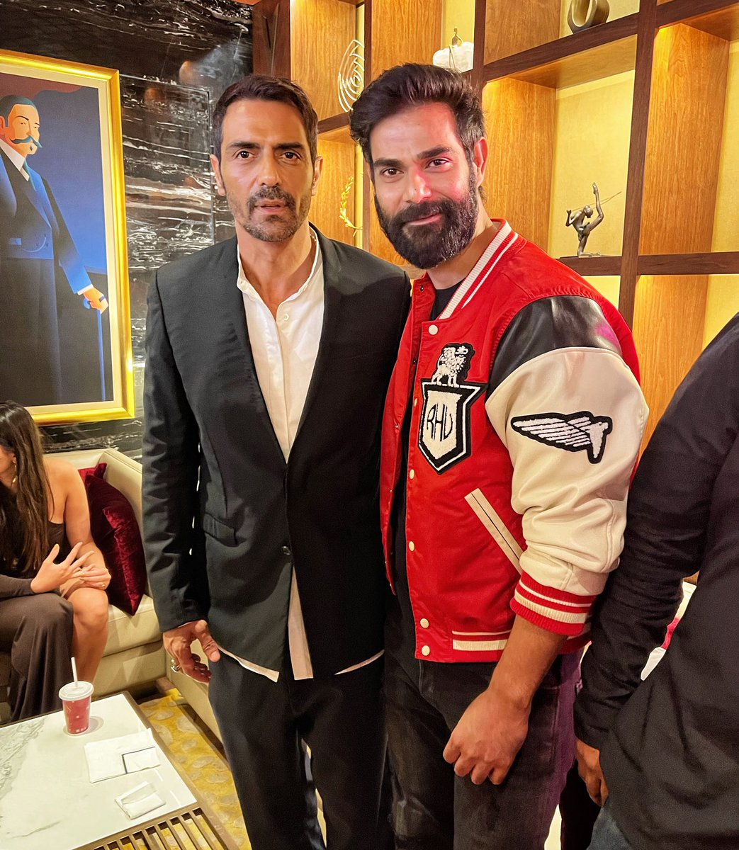 RaviAwana19's tweet photo. My pleasure working with you all❤️❤️❤️
#dhakkad #dhakkadmovie #kangana #kanganafans #arjunrampal #arjunrampalfans #divyadutta #gratitude 🙏 https://t.co/DscHUtbmAM