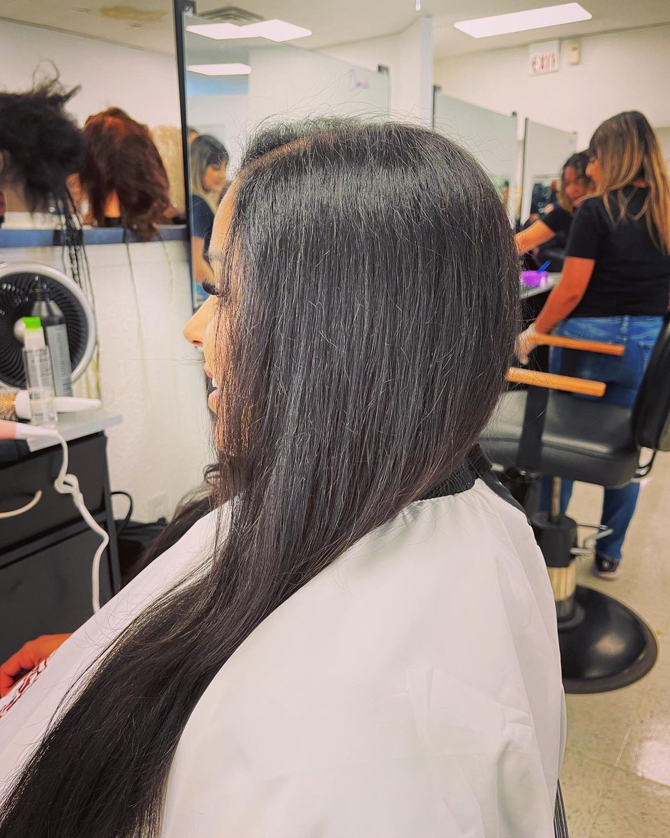 BrandisBSweet's tweet photo. Thank you Emma for allowing me to shampoo and condition your lovely locks!!! I hope you enjoyed your scalp massage😍🥰😘 #brandisbeautyaesthetics #LashTech #body sculptor #midlandTX #odessaTX #cosmetologystudent https://t.co/Jp73GtMeeh