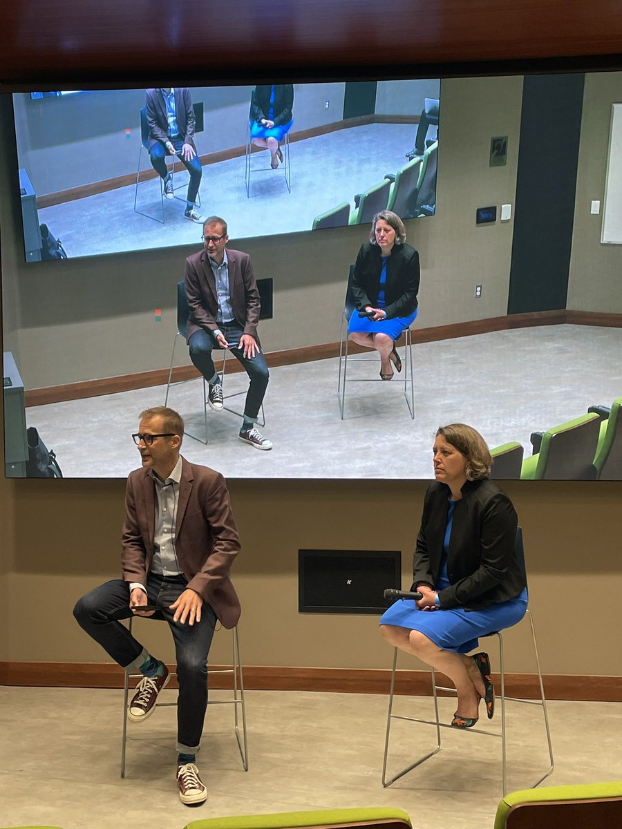Optimi_Health's tweet photo. Wonderful to see @GovCanHealth meeting with #psychedelic industry partners. Big day for drug policy reform! #Psilocybin @CatalystPresent #catalystsummit https://t.co/yFHk25nJ3H