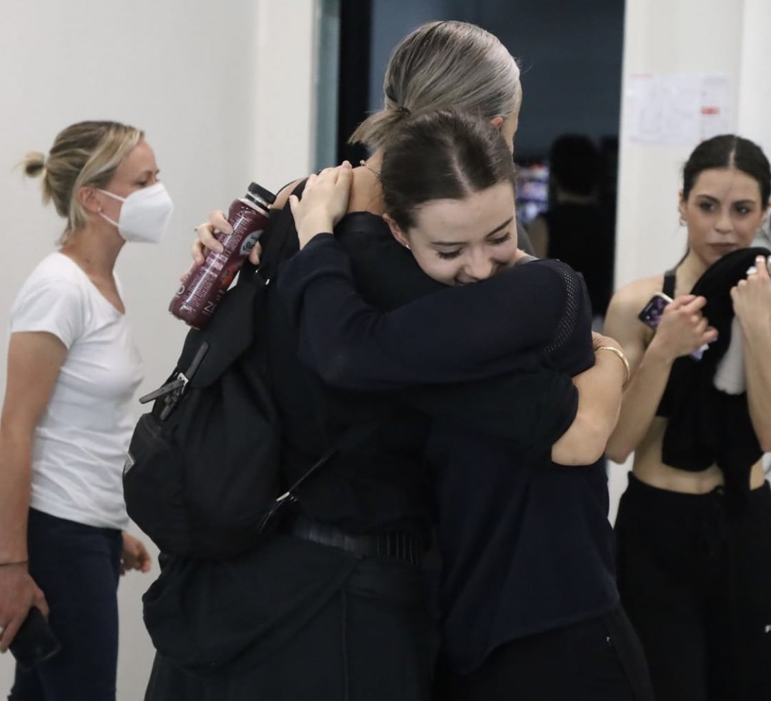BiasiErika's tweet photo. "Maestra io vorrei tanto abbracciarla"

"Lo faremo, verrò a vedere le tue prove"🥺🥺🥺

Ed eccole qui insieme,colei che ha sempre creduto in lei quando neanche lei ci credeva e l'ha sempre spronata a dare il meglio. Sono stupende🦋❤️ #carolapuddu #Amici21 #carola #caroligi https://t.co/y8CBJwnF2w