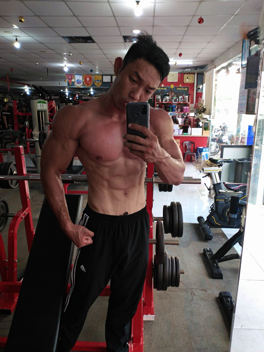 Ngamtraidep98's tweet photo. Thành, trai thẳng, 1m80 mê gym, ngây thơ, ngố tàu
Tương lai làm PT chuyên nghiệp, mở phòng gym...Bạn này còn trẻ, sinh lý khỏe..., hơi ngây thơ, ngố tàu! https://t.co/QgEZl4wx2k