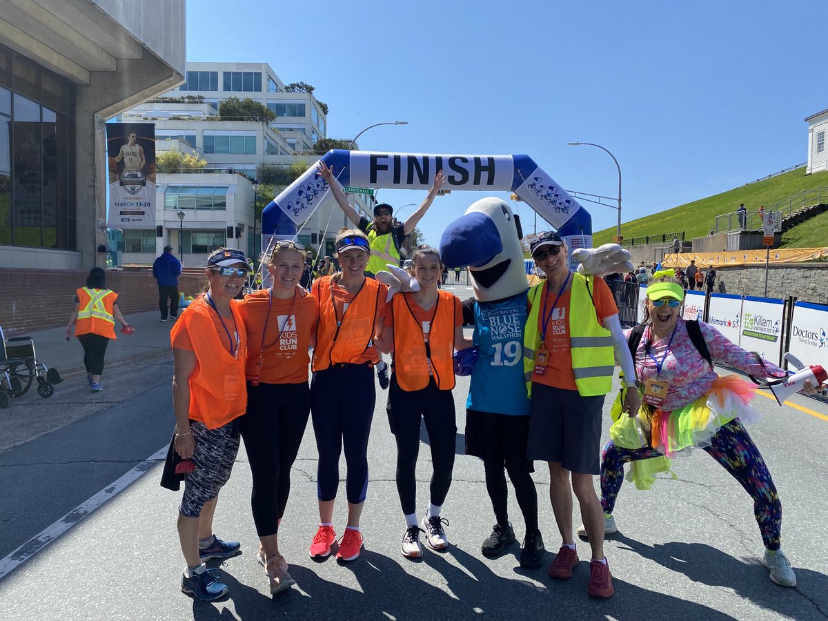 KidsRunClub_DNS's tweet photo. That’s a wrap! The KRC crew had a blast seeing all those smiling faces at the ⁦@BNMarathon⁩ ⁦@Doctors_NS⁩ youth run today. Great photo bomb by longtime BN crew members :) https://t.co/ch5pmqh7Uj