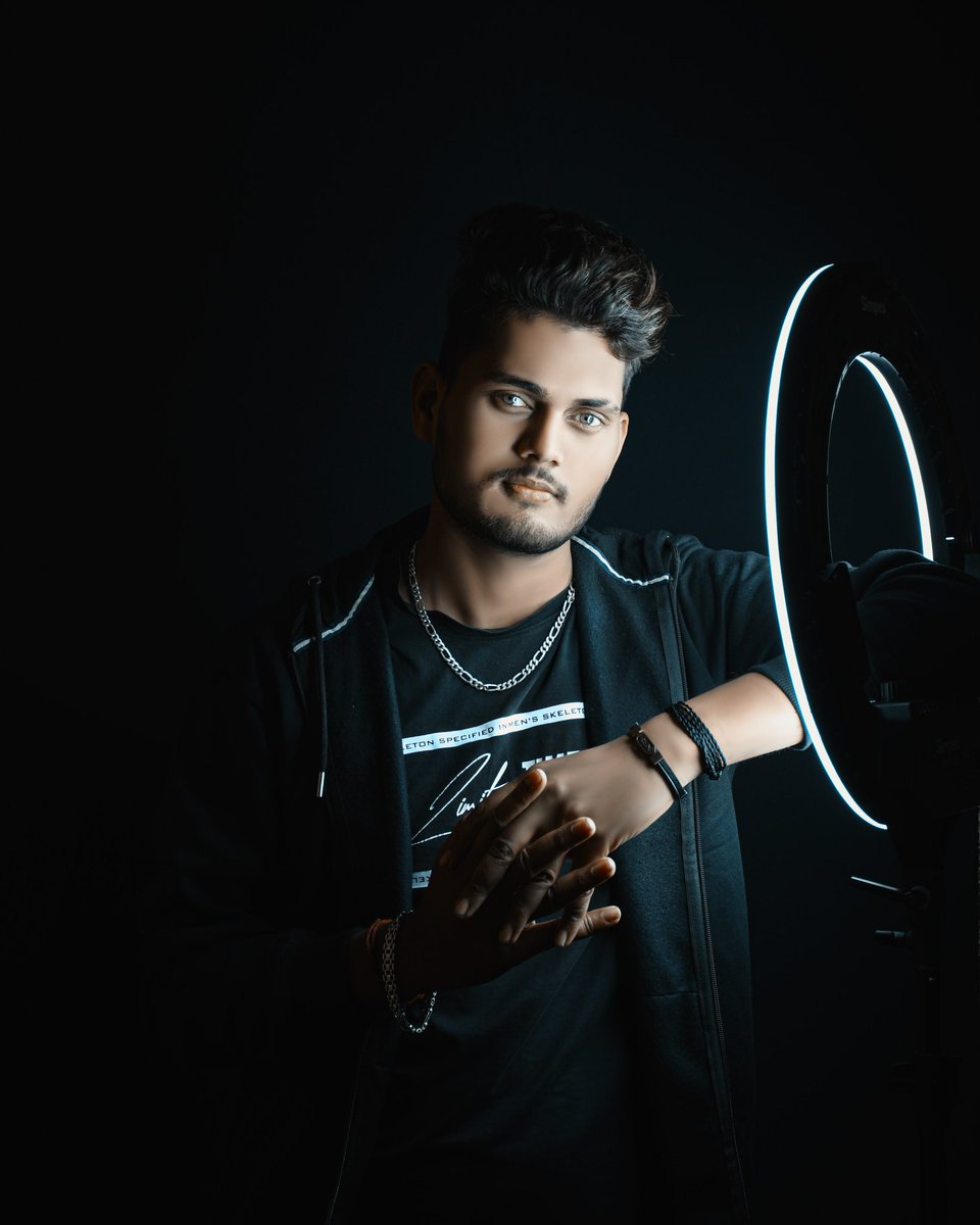 xmartrajusingh's tweet photo. Black lover 🖤 

#black #photography #style #TrendingNow https://t.co/BsmGkAtn64