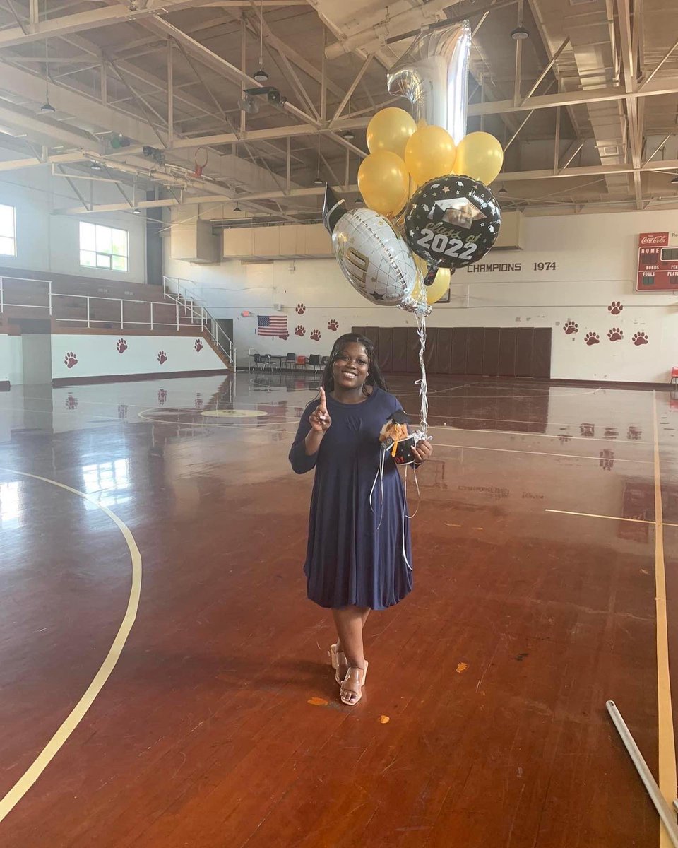 eriana_personal's tweet photo. Let me show you b !+ches how to ball when ALL odds are against you 🥇 
#BIGVAL
#HighestOverallAverageInEnglishAndScience
#HighestinEssentialToCollegeEnglishAndMath
#HonorsGraduate
#83000inScholarships
#PrincipalList2x
#SuperintendentList2x 
#TOOMUCHTOTYPE
$ErianaMurphy https://t.co/OecHKrvGPR