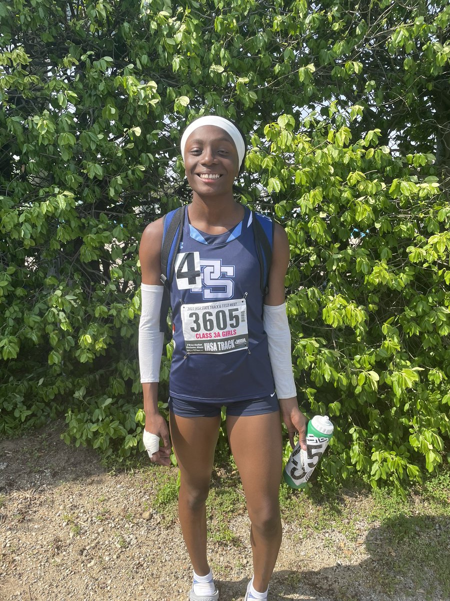 carlberg71's tweet photo. Nene Bowman is running the 100 and 200 along with long jump today at the IHSA State Championship. Good luck 🍀 https://t.co/DHXD6Ahp9d