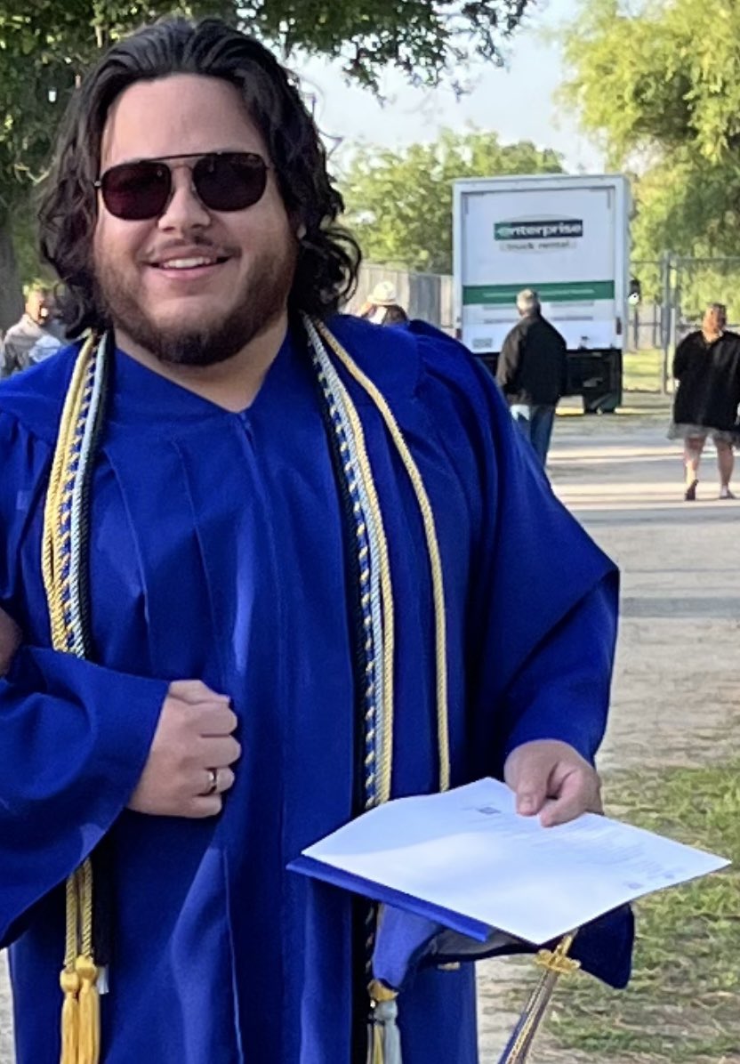 twittyhead20's tweet photo. 🙌CONGRATS Boo-bae🙌
#CSUB2022

@RyanZenteno https://t.co/02FoRB73KD