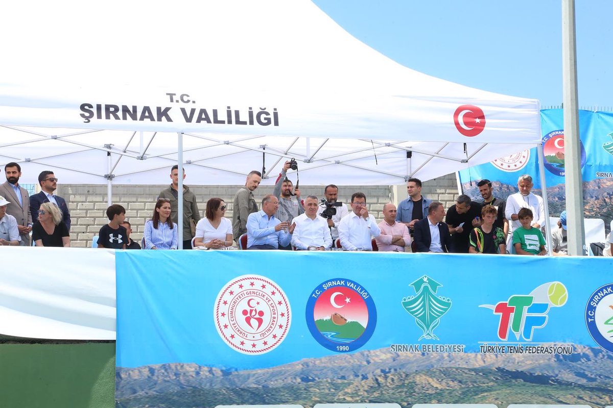TTForgtr's tweet photo. Cudi Cup çiftlerde dereceye giren sporcular belli oldu 🏆

Sporculara ödüllerini Şırnak Valisi Osman Bilgin, TTF Başkanı @TTFCengizdurmus, Şırnak Belediye Başkanı @Mehmet_Yarka, Şırnak Üniversitesi Rektörü Mehmet Emin Erkan, Şırnak Gençlik ve Spor İl Müdürü @ab_ayar takdim etti. https://t.co/WTw5kCaY2H