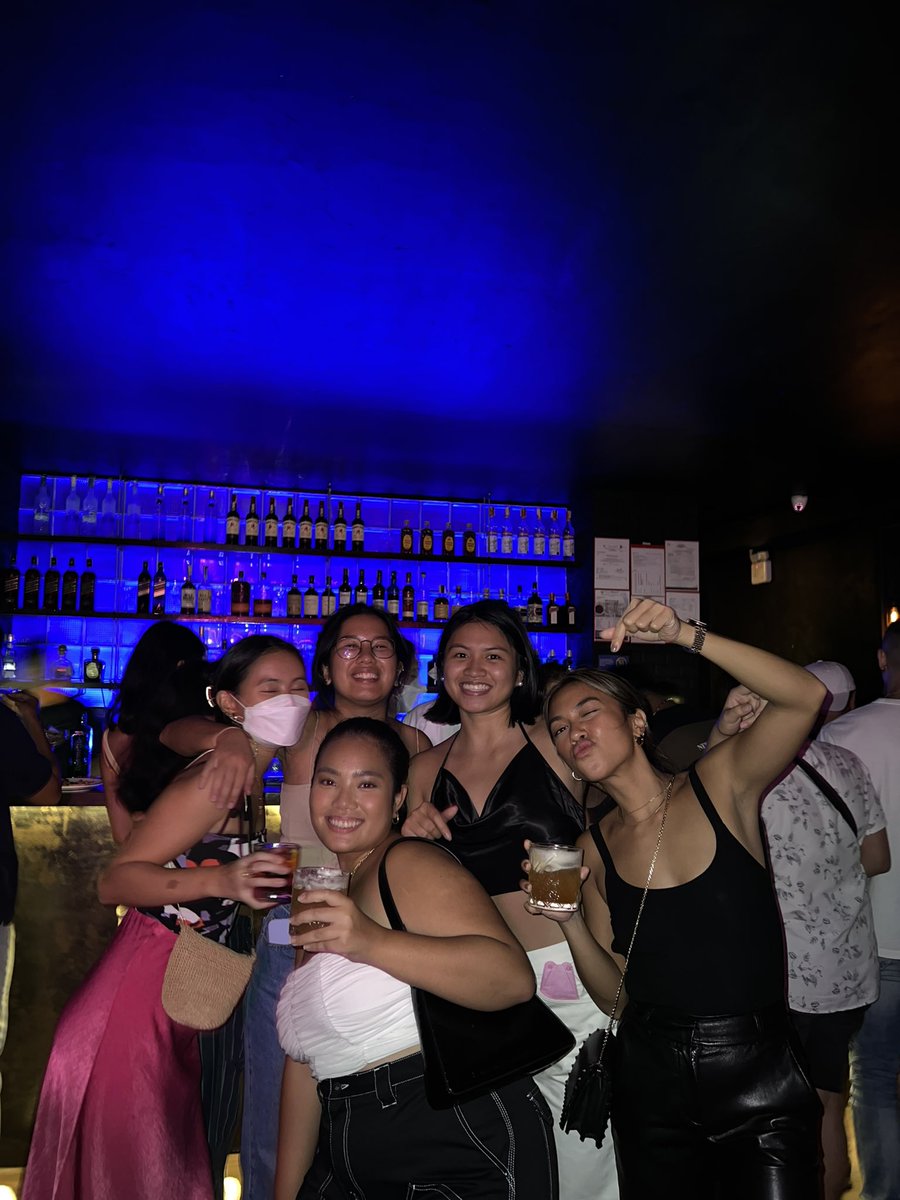 _fettuCHEENI's tweet photo. fun fun fun 🕺🏻🪩🍸 https://t.co/1kBBeSoH3O