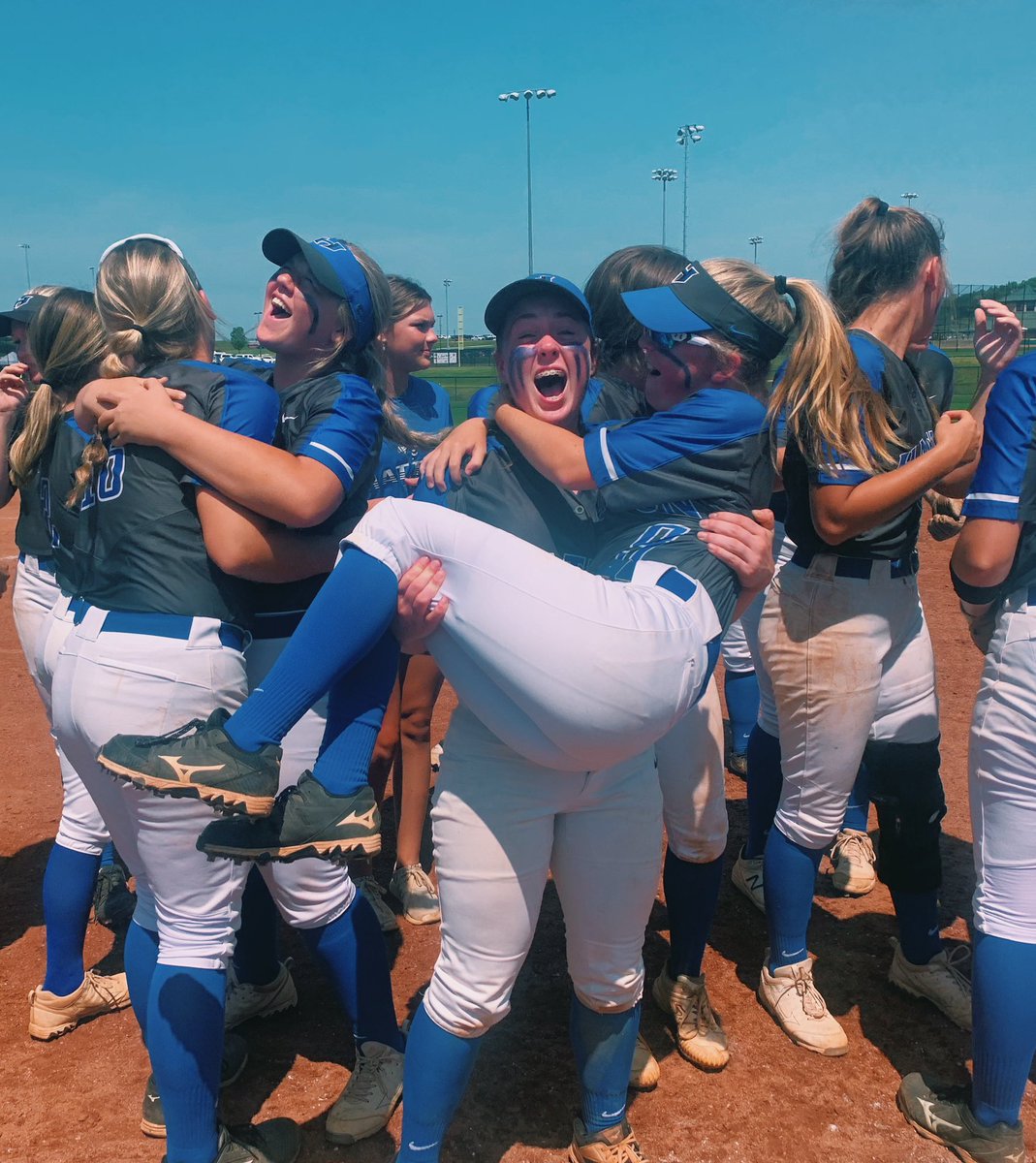 MaddieHeflin's tweet photo. What a heck of a ride. Thank you Hatton softball for the friendships, memories, and life lessons. I can honestly say I wouldn’t be the person I am today without this program. I’ve never seen hard work like I have seen being at Hatton. Once a hornet always a hornet. 

 #17 out https://t.co/tNUWEUHNYF