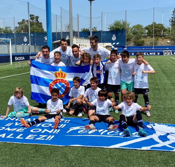 RCDE_La21's tweet photo. 🤩 El Benjamí A també és campió de lliga!!!

🏆 Victòria contra el Mercantil per fer-se amb el títol!

💙 Enhorabona, pericos!!!

#RCDE | #planterRCDE https://t.co/BXtdq6ODq5