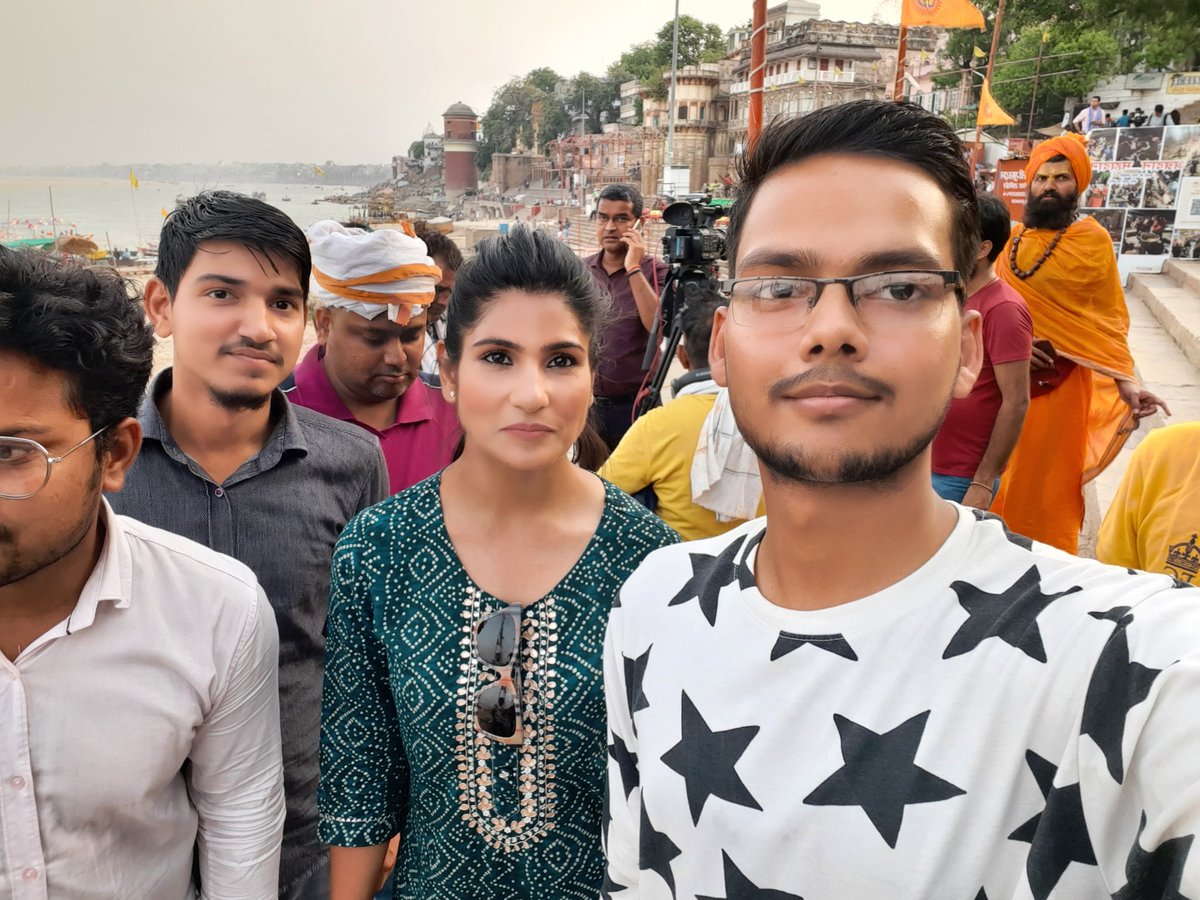 __AdityaN__'s tweet photo. बाबा विश्वनाथ के शहर में मां गंगा के तट पर  @ABPNews की मेहनती एंकर @RubikaLiyaquat के संग कुछ यादगार पल, Thanku @RubikaLiyaquat @romanaisarkhan @gyanendrat1 @pankajjha_ @ranveerabp &amp; @ABPNews टीम आप सभी की कड़ी मेहनत के बाद ही जानता सच्ची खबरों से रूबरू हो पाती है 🌹 https://t.co/CFmYXWR0hL