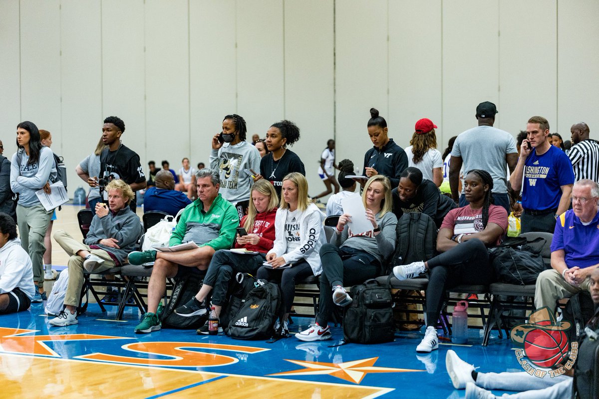 HigherGoalsHoop's tweet photo. BIG TIME WIN for our team &amp; program @Ohio_Basketball #ClashoftheClubs. 

HG Elite 17U S40 takes down Cal Storm Team Taurasi 17U EYBL in front of 60+ college coaches. 

Back at it 2day at 140pm @ladyjetselite. 

Thnx 4 helping us get ready @PBRhoops @SelectEventsBB 

#HGProud💙🧡 https://t.co/RWUV9clm3l
