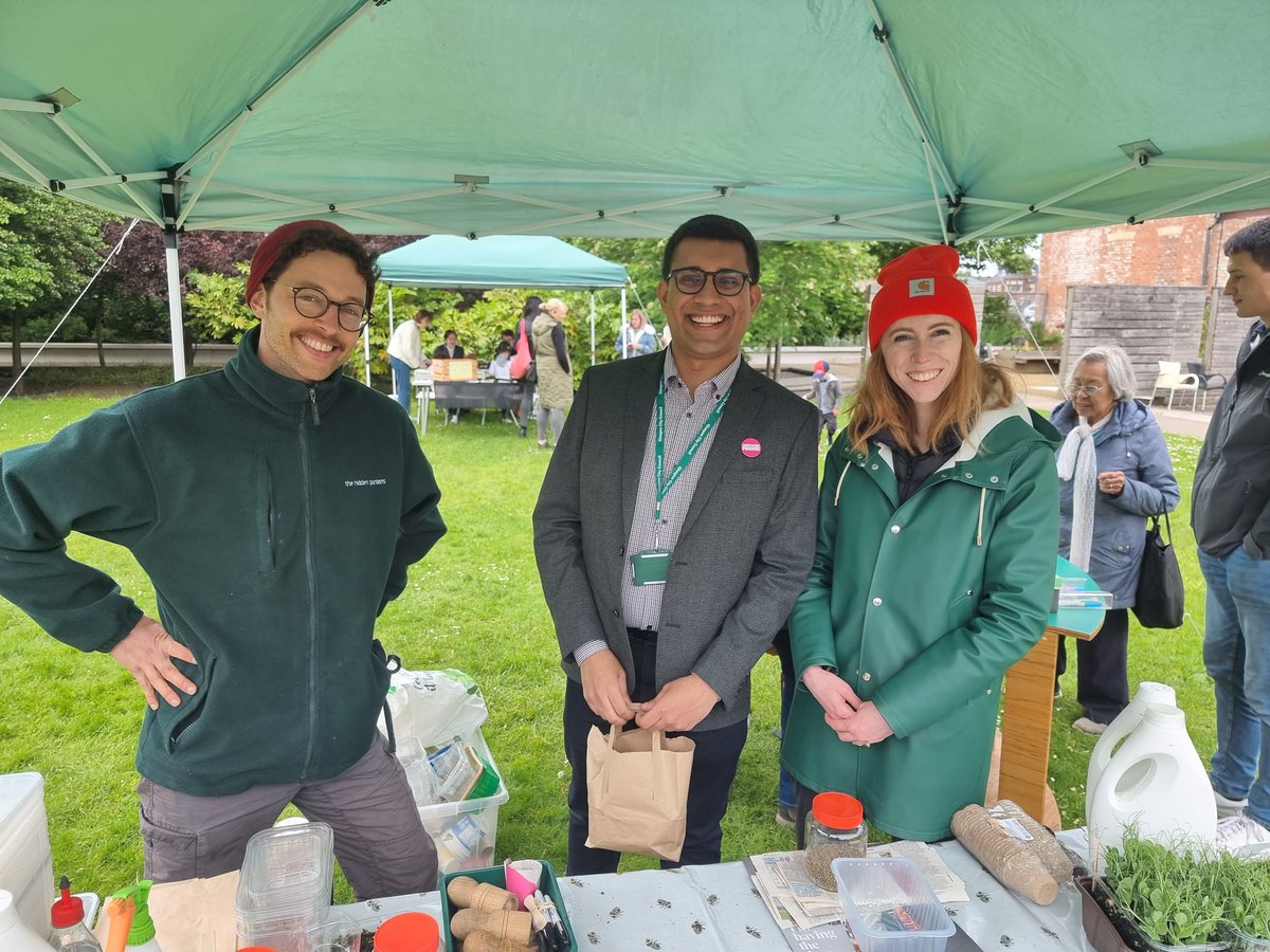 Glad to have attended the Makers Fair in Shawlands Arcade and the Growing Greener event at the Hidden Gardens! 

It was a pleasure speaking to local artists in Shawlands about their great work and to local residents at the Hidden Gardens as they took action on climate change!