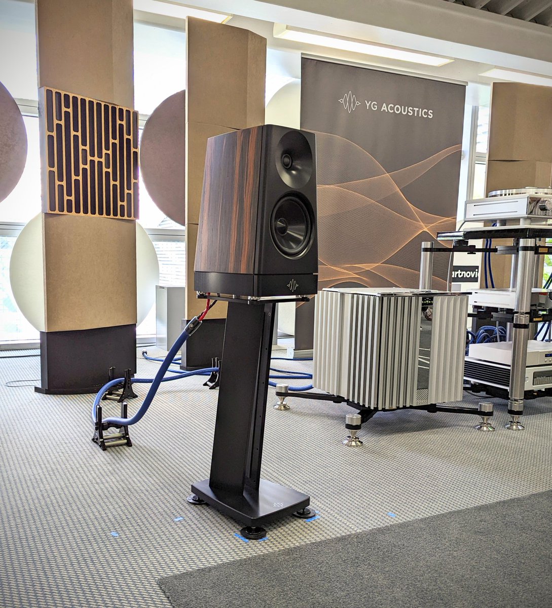ChrisMonachan's tweet photo. Tor by YG Acoustics as part of the Peaks range. Amplifiers by Burmester with cables by Cardas, stands by HifiStay and audio room treatment by Artnovion.
.
#tor #burmester #cardas #artnovion #hifistay #MunichHighEnd #MunichHighEnd2022 #hifi #audiophile #speakers #ygacoustics https://t.co/FHjnqxuOFS