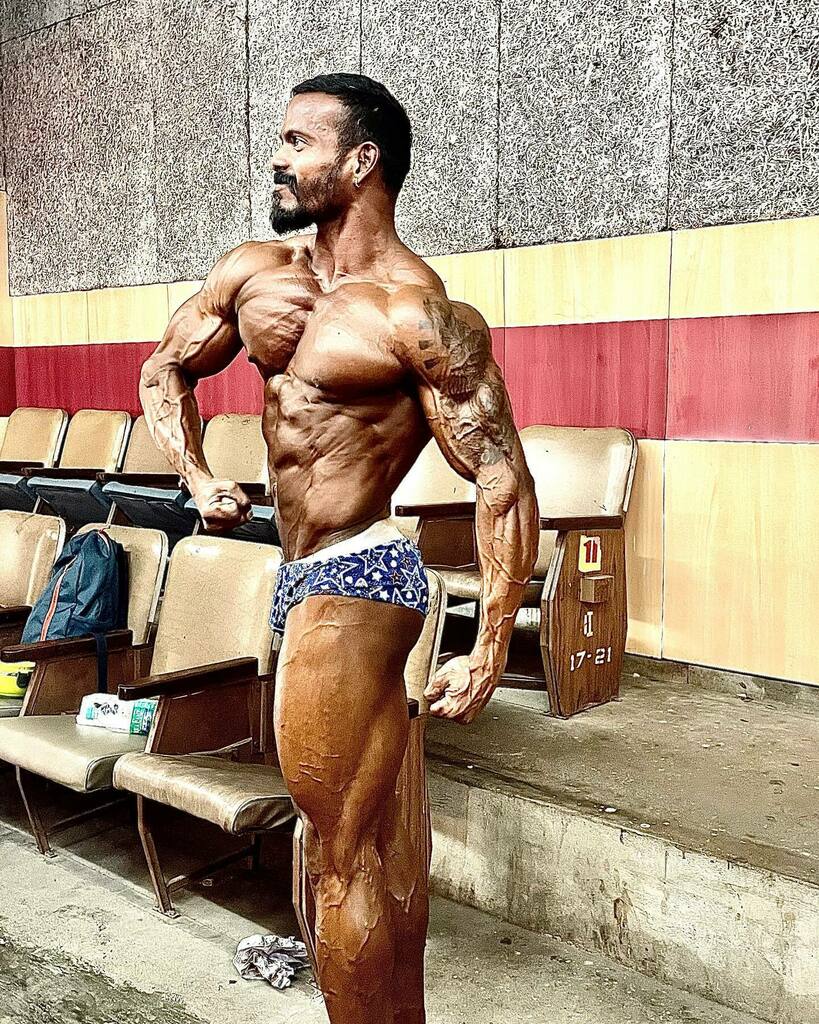 DoniDominic's tweet photo. Best package ever..
Before Stage
Coach n mentor @raahul.kumaran 
.
.
.
.
.
.
.
.
.

#classicphysique #ﬁtnessmodel #gymbeast #bodybuilding #motivation #aestheticpic #probroarmy #fitfam #gymlife #bodyengineers #gymmotivation #gymaddicted #fitnessaddict… https://t.co/WQ9Xu1dfss https://t.co/6NYsj57Xas