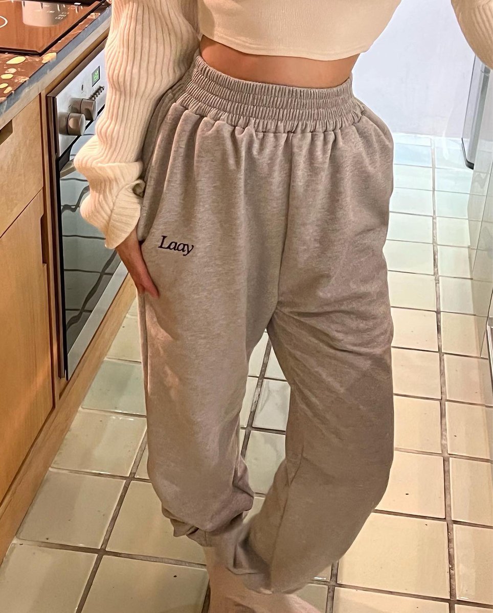 Laayhouse_'s tweet photo. Cozy at home 🌳 https://t.co/68Vpjfnytt