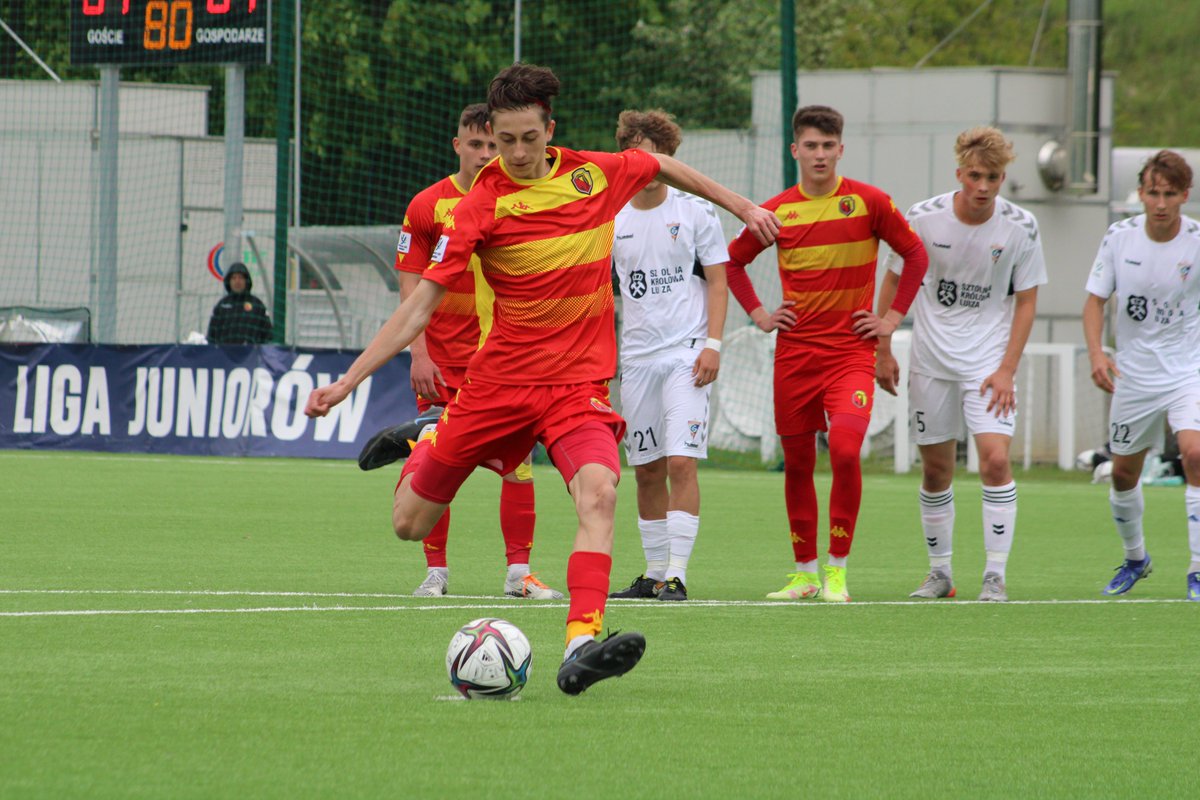 AkademiaJagi's tweet photo. 📝 Juniorzy starsi Jagiellonii zremisowali 2:2 z Górnikiem Zabrze w ostatnim domowym spotkaniu w sezonie 2021/22 #CLJU18. Punkt Żółto-Czerwonym zapewniły trafienia Petro Susaka i Alexa Protaziuka.
Więcej 👉 https://t.co/HXT8mrOcMz https://t.co/k59eD9WSGx
