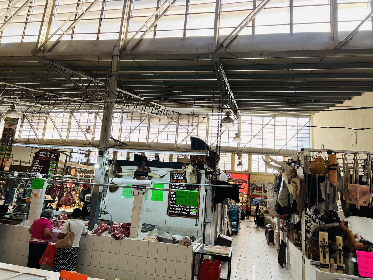 roipineda's tweet photo. Hoy toco almorzar en el Mercado con agua de coco natural !!!!! #visitcolima #colima https://t.co/BQYqAW8oAZ