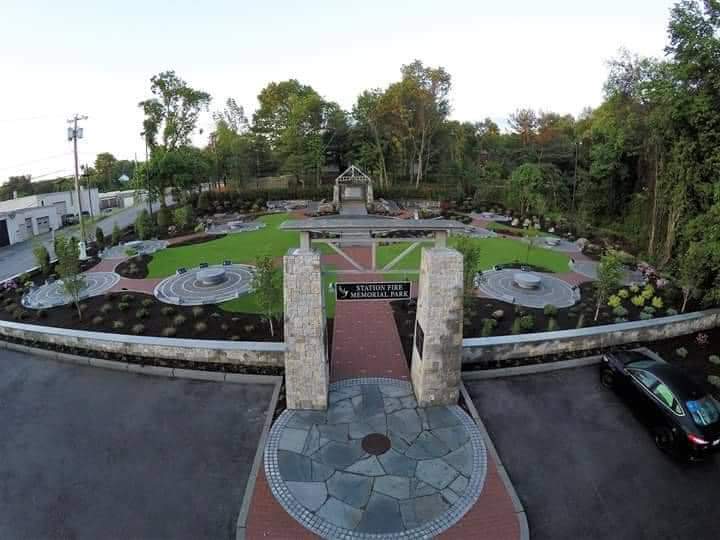 Caratwin1's tweet photo. 5 years ago, our goal was complete. The dedication of the Station Fire Memorial Park. #100angels #NeverForget #myheart https://t.co/KjxcOBGkWi